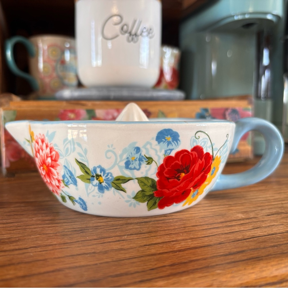 Pioneer Woman Floral Ceramic Juicer with Handle